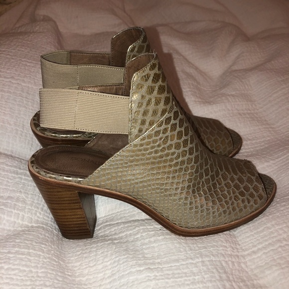 Donald J Pliner 'Khloe' Gold Snake Skin Heels - Picture 4 of 6